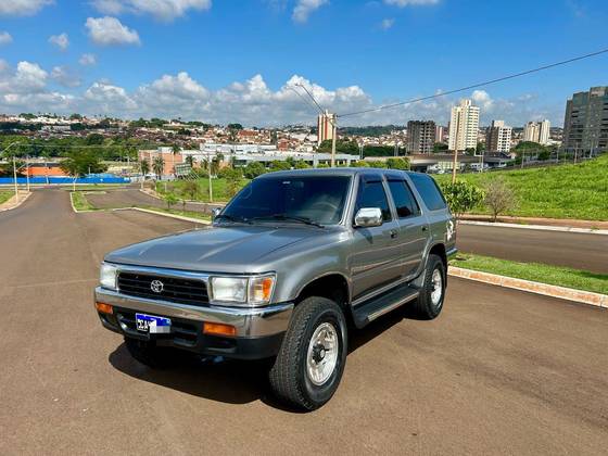 TOYOTA HILUX SW4 2.4 4X4 8V GASOLINA 4P MANUAL